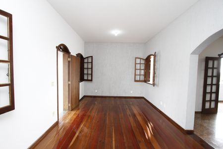 Sala de casa à venda com 6 quartos, 390m² em São Marcos, Belo Horizonte