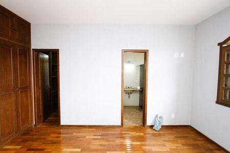 Casa à venda com 390m², 6 quartos e 2 vagasQuarto 4 - Suíte