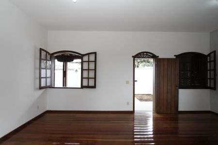 Casa à venda com 390m², 6 quartos e 2 vagasSala