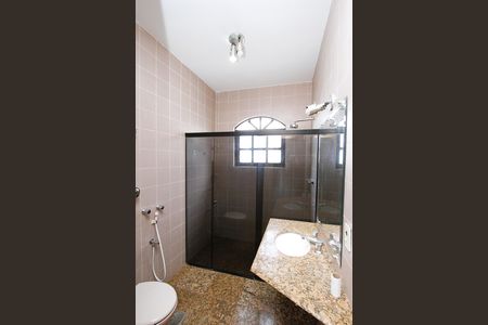 Casa à venda com 390m², 6 quartos e 2 vagasBanheiro 1