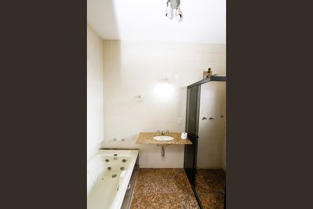 Casa à venda com 390m², 6 quartos e 2 vagasBanheiro 2 da Suíte 