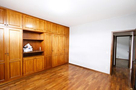 Casa à venda com 390m², 6 quartos e 2 vagasQuarto 3