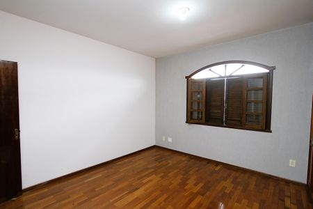 Casa à venda com 390m², 6 quartos e 2 vagasQuarto 3