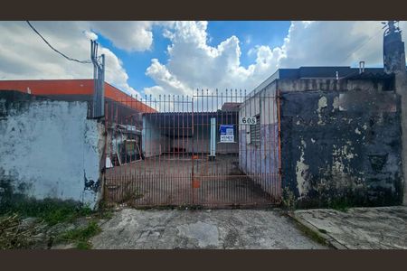 Casa para alugar com 250m², 2 quartos e 10 vagasFachada