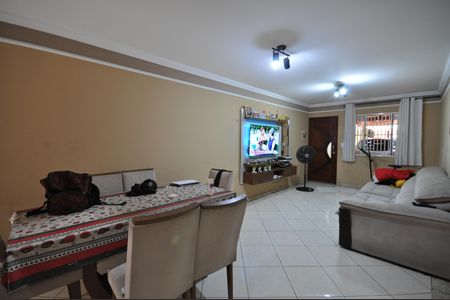 Casa à venda com 120m², 3 quartos e 2 vagasSala