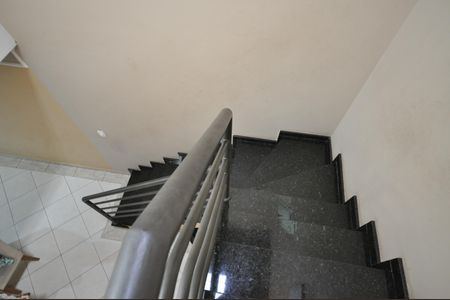 Casa à venda com 120m², 3 quartos e 2 vagasEscada