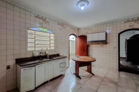 Casa para alugar com 250m², 4 quartos e 2 vagas Casa para alugar com 250m², 4 quartos e 2 vagasCozinha