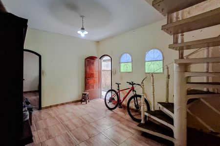 Casa para alugar com 250m², 4 quartos e 2 vagas Casa para alugar com 250m², 4 quartos e 2 vagasSala
