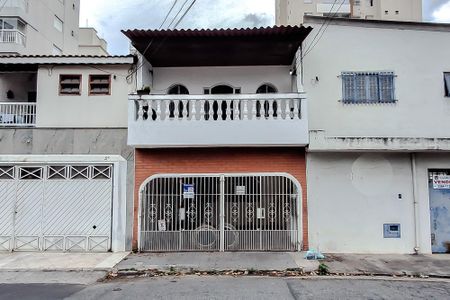 Casa para alugar com 250m², 4 quartos e 2 vagas Casa para alugar com 250m², 4 quartos e 2 vagasFachada