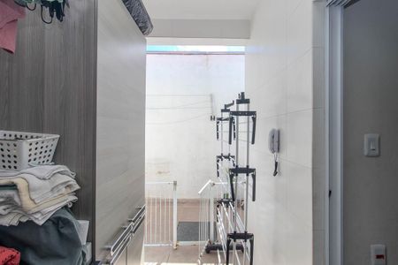 Casa à venda com 130m², 4 quartos e 2 vagasÁrea de Serviço