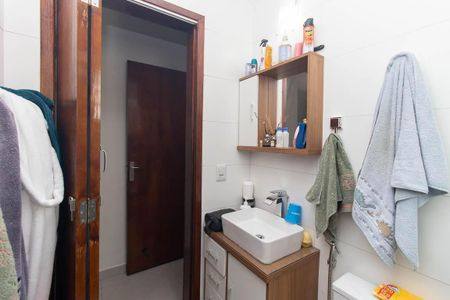 Casa à venda com 130m², 4 quartos e 2 vagasBanheiro da Suíte