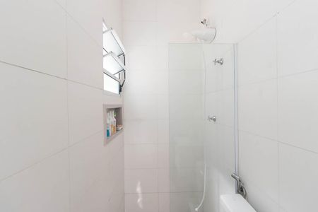 Casa à venda com 130m², 4 quartos e 2 vagasBanheiro de serviço