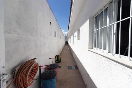 Casa à venda com 130m², 4 quartos e 2 vagasCorredor externo