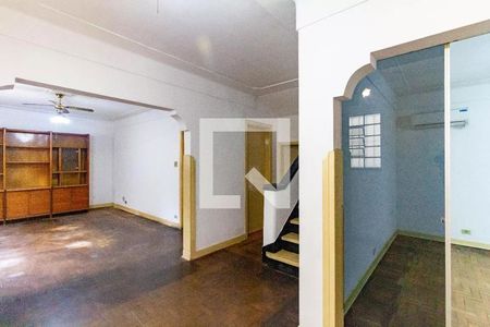 Casa à venda com 371m², 4 quartos e 5 vagas Casa à venda com 371m², 4 quartos e 5 vagasSala