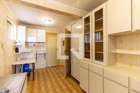 Casa à venda com 371m², 4 quartos e 5 vagas Casa à venda com 371m², 4 quartos e 5 vagasCozinha