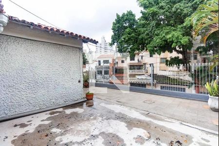 Casa à venda com 371m², 4 quartos e 5 vagas Casa à venda com 371m², 4 quartos e 5 vagasÁrea externa