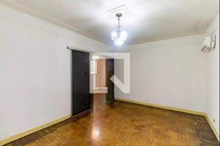 Casa à venda com 371m², 4 quartos e 5 vagas Casa à venda com 371m², 4 quartos e 5 vagasQuarto