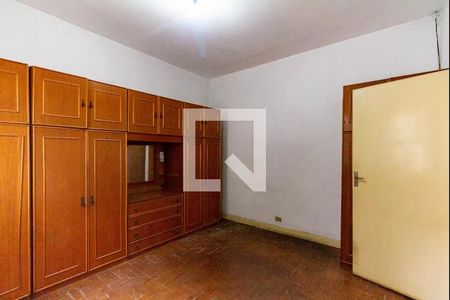 Casa à venda com 371m², 4 quartos e 5 vagas Casa à venda com 371m², 4 quartos e 5 vagasQuarto