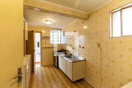 Casa à venda com 371m², 4 quartos e 5 vagas Casa à venda com 371m², 4 quartos e 5 vagasCozinha