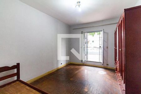 Casa à venda com 371m², 4 quartos e 5 vagas Casa à venda com 371m², 4 quartos e 5 vagasQuarto