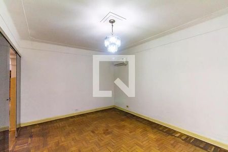Casa à venda com 371m², 4 quartos e 5 vagas Casa à venda com 371m², 4 quartos e 5 vagasQuarto