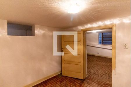 Casa à venda com 371m², 4 quartos e 5 vagas Casa à venda com 371m², 4 quartos e 5 vagasQuarto