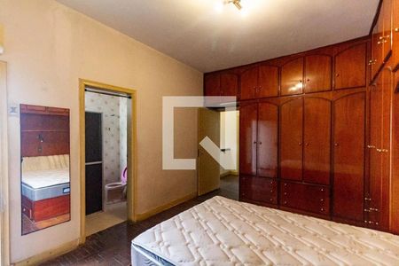 Casa à venda com 371m², 4 quartos e 5 vagas Casa à venda com 371m², 4 quartos e 5 vagasQuarto