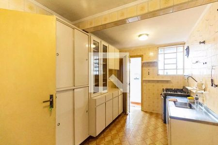Casa à venda com 371m², 4 quartos e 5 vagas Casa à venda com 371m², 4 quartos e 5 vagasCozinha