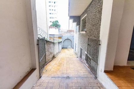 Casa à venda com 371m², 4 quartos e 5 vagas Casa à venda com 371m², 4 quartos e 5 vagasÁrea externa