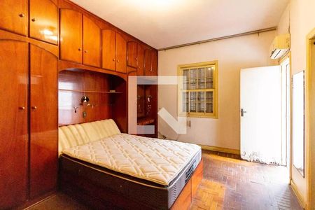 Casa à venda com 371m², 4 quartos e 5 vagas Casa à venda com 371m², 4 quartos e 5 vagasQuarto