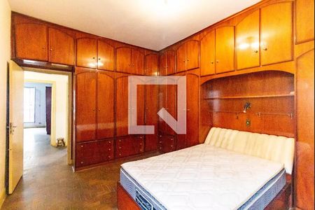 Casa à venda com 371m², 4 quartos e 5 vagas Casa à venda com 371m², 4 quartos e 5 vagasQuarto