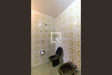 Casa à venda com 371m², 4 quartos e 5 vagas Casa à venda com 371m², 4 quartos e 5 vagasBanheiro