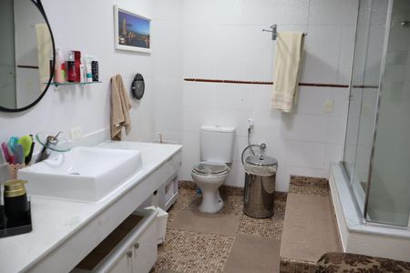 Casa à venda com 205m², 4 quartos e 2 vagasBanheiro suíte
