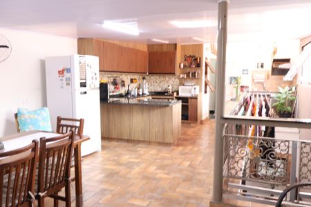 Casa para alugar com 205m², 4 quartos e 2 vagasCozinha