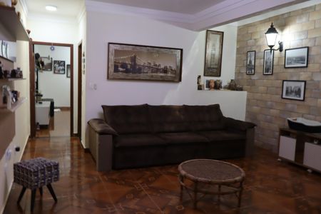 Casa à venda com 205m², 3 quartos e 2 vagasSala