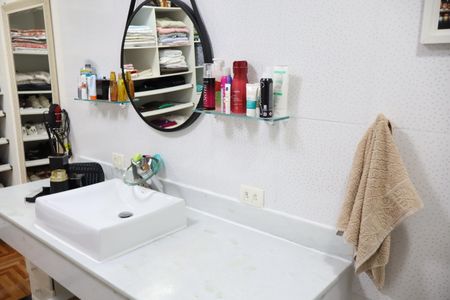 Casa à venda com 205m², 3 quartos e 2 vagasBanheiro suíte