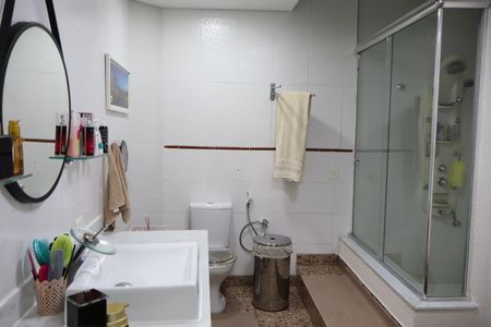 Casa à venda com 205m², 4 quartos e 2 vagasBanheiro suíte