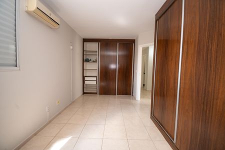 Casa de condomínio para alugar com 190m², 3 quartos e 3 vagasQuarto 3 - Suíte