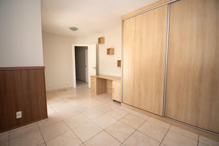 Casa de condomínio para alugar com 190m², 3 quartos e 3 vagasQuarto 1