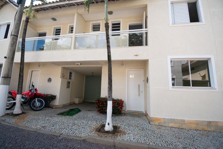 Casa de condomínio para alugar com 190m², 3 quartos e 3 vagasFachada