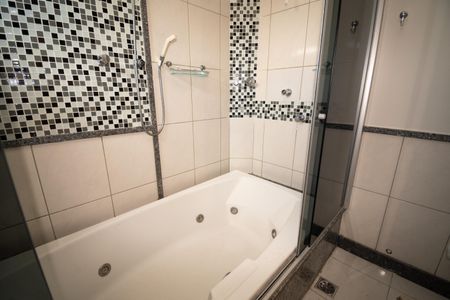 Casa de condomínio para alugar com 190m², 3 quartos e 3 vagasBanheiro da Suíte