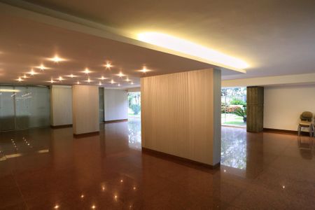 Apartamento à venda com 376m², 4 quartos e 4 vagasÁrea comum - Salão de festas