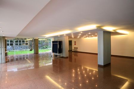 Apartamento à venda com 376m², 4 quartos e 4 vagasÁrea comum - Salão de festas