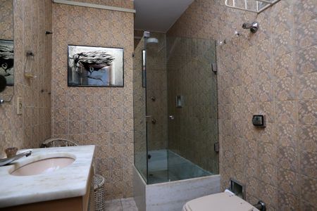 Apartamento à venda com 376m², 4 quartos e 4 vagasBanheiro da Suíte 2