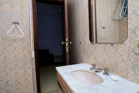 Apartamento à venda com 376m², 4 quartos e 4 vagasBanheiro da Suíte 2