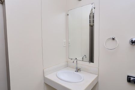 Apartamento à venda com 376m², 4 quartos e 4 vagasBanheiro da Suíte 1