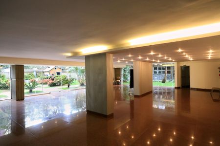 Apartamento à venda com 376m², 4 quartos e 4 vagasÁrea comum - Salão de festas