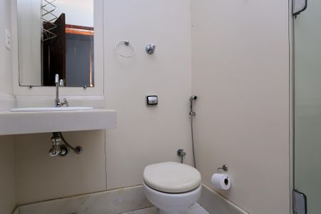 Apartamento à venda com 376m², 4 quartos e 4 vagasBanheiro da Suíte 1