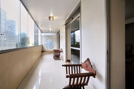 Apartamento à venda com 376m², 4 quartos e 4 vagasVaranda da Sala