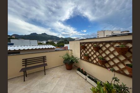 Casa de condomínio à venda com 196m², 4 quartos e 2 vagasTerraço